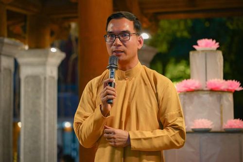 Ông Cao Dũng - đại diện đơn vị tổ chức sự kiện cho biết, sản phẩm văn hóa du lịch “Đêm hội hoa đăng Văn Miếu - Quốc Tử Giám” sẽ diễn ra từ 17h00 đến 21h00 các ngày trong tuần, được thiết kế như một dòng chảy trải nghiệm liên hoàn, nơi mỗi du khách không chỉ tham quan mà còn trực tiếp tham gia, cảm nhận và tương tác với di sản.
