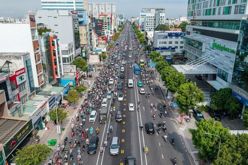 Lưu lượng xe qua lại trên đường Cộng Hòa.