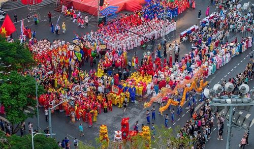Những hoạt động tại Lễ hội Hoa phượng đỏ năm 2025 thu hút người dân và du khách.