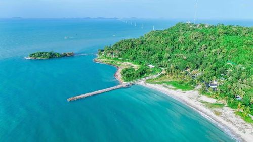 Quần đảo "Hải Tặc" thu hút hơn 100.000 lượt khách mỗi năm, gồm cả du khách trong và ngoài nước, đến tham quan, nghỉ dưỡng. (Ảnh: Thanh Liêm/TTXVN)