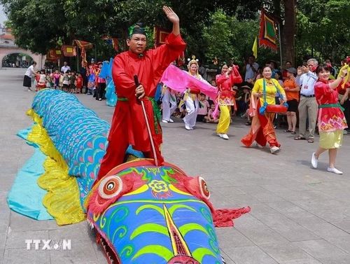 Đặc sắc múa Giảo long.(Ảnh: Khánh Hòa/TTXVN)