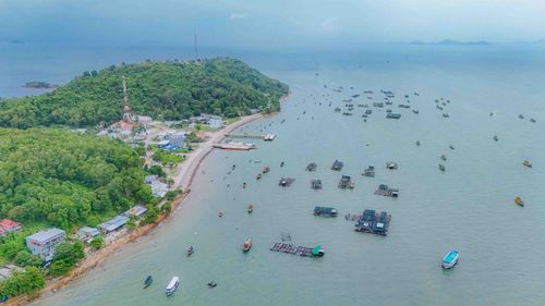 Quần đảo "Hải Tặc" thuộc vịnh Thái Lan với 14 hòn đảo lớn nhỏ, cách trung tâm thành phố Hà Tiên khoảng 28km. Ảnh: Văn Sĩ/TTXVN