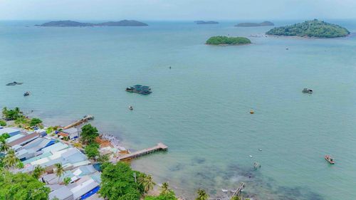 Hòn Tre Lớn trong quần đảo "Hải Tặc" là hòn đảo lớn và đông dân cư nhất, là trung tâm hành chính của xã đảo Tiên Hải. Ảnh: Văn Sĩ/TTXVN