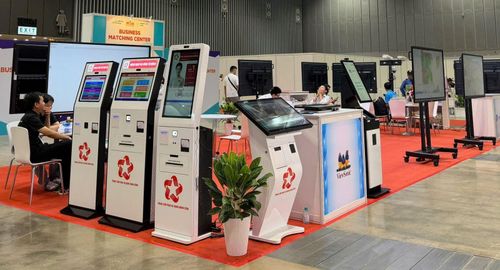 Các sản phẩm kios phục vụ hành chính công được giới thiệu tại triển lãm.