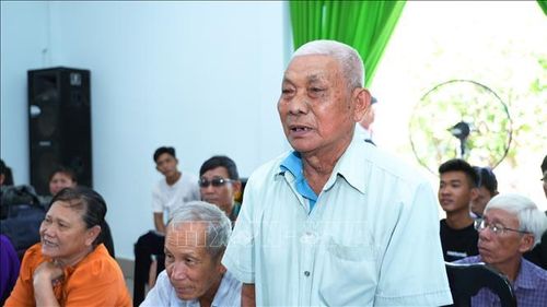 Cử tri Phạm Văn Căng, ấp Xóm Mới, xã Hảo Đước kiến nghị về vấn đề giá lúa gạo giảm thấp gây ra nhiều khó khăn trực tiếp và gián tiếp cho cả nông dân, doanh nghiệp và nền kinh tế.