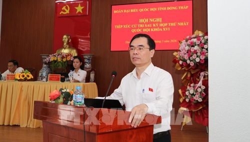 Ông Dương Trung Ý, Ủy viên Ban Chấp hành Trung ương Đảng, Tổng biên tập Tạp chí Cộng sản phát biểu tại hội nghị. Ảnh: Hồng Thái - TTXVN