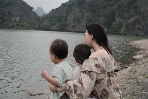 Sau biến cố Phương Oanh dành nhiều thời gian cho gia đình, đặc biệt là hai con nhỏ. 