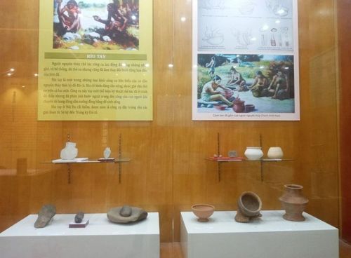 Không gian trưng bày của Bảo tàng tỉnh phong phú, đa dạng các tư liệu, hiện vật.