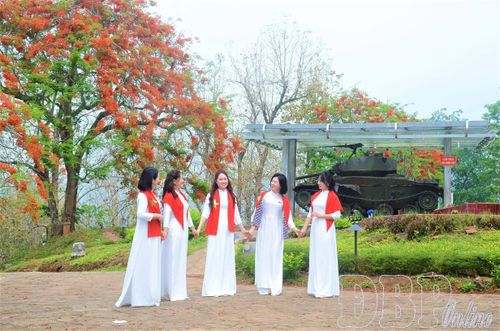 Di tích lịch sử cũng là nơi giáo dục truyền thống cho thế hệ trẻ.
