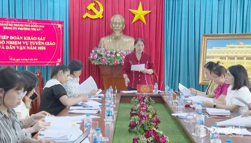 Thành ủy viên, Phó Trưởng ban Tuyên giáo và Dân vận Thành ủy Lê Thị Thái phát biểu tại buổi làm việc. Ảnh: Văn Đoàn
