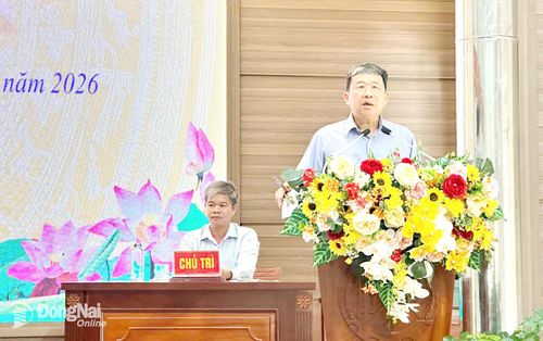 Đại biểu Vũ Hải Hà, Ủy viên Trung ương Đảng, Ủy viên Ủy ban Thường vụ Quốc hội, Phó Chủ nhiệm Thường trực Ủy ban Quốc phòng, An ninh và Đối ngoại của Quốc hội trao đổi với cử tri tại hội nghị. Ảnh: CTV
