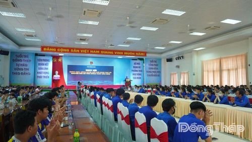 Đoàn viên, thanh niên tham gia chương trình “Thanh niên Đồng Tháp với chuyển đổi số và trí tuệ nhân tạo”.