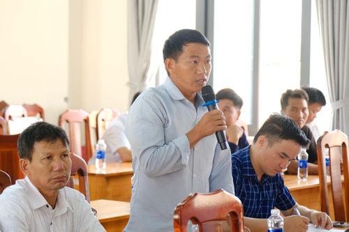 Cử tri xã Quảng Hòa gửi gắm các ý kiến, kiến nghị tại buổi tiếp xúc cử tri