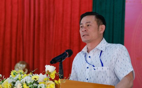 Đại diện lãnh đạo Sở Nông nghiệp và Môi trường phát biểu, giải đáp các ý kiến của cử tri