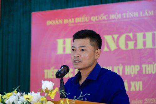 Đại diện lãnh đạo chính quyền địa phương xã Quảng Hòa phát biểu, giải đáp các ý kiến cử tri trên địa bàn phản ánh