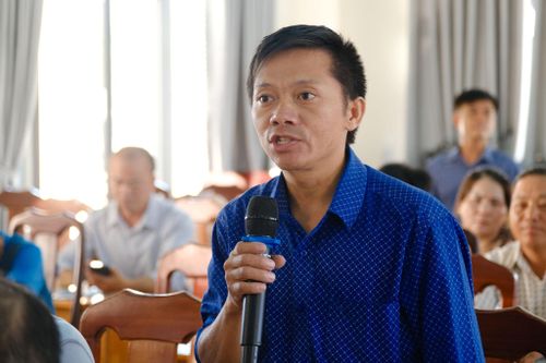 Cử tri xã Quảng Hòa gửi gắm các ý kiến, kiến nghị tại buổi tiếp xúc cử tri
