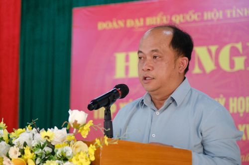 Đại diện lãnh đạo Sở Xây dựng phát biểu, giải đáp các ý kiến cử tri quan tâm