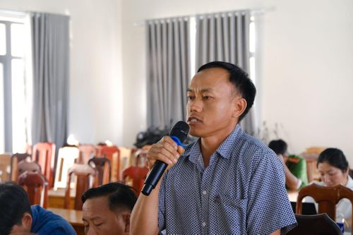 Cử tri xã Quảng Hòa gửi gắm các ý kiến, kiến nghị tại buổi tiếp xúc cử tri