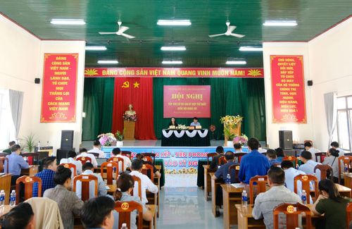 Quang cảnh buổi tiếp xúc cử tri