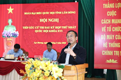 Phó Giám đốc Sở Giáo dục và Đào tạo Trần Đức Lợi trả lời kiến nghị của cử tri về tiền bữa ăn bán trú đối với trẻ em, học sinh trên địa bàn