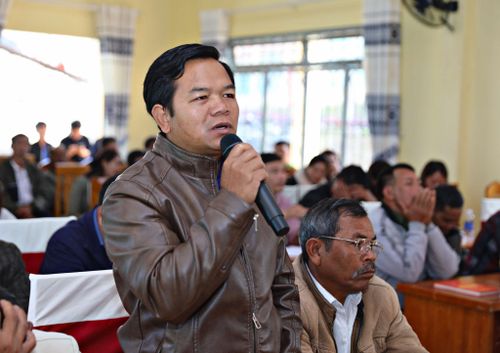 Cử tri Cil Pam Ha Toan, Trưởng Ban Công tác Mặt trận thôn Đarahoa kiến nghị địa phương sớm nâng cấp các con đường liên thôn đã xuống cấp nặng, bảo đảm phương tiện lưu thông thuận tiện