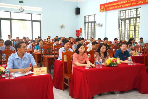Quang cảnh hội nghị tiếp xúc cử tri xã Lương Sơn