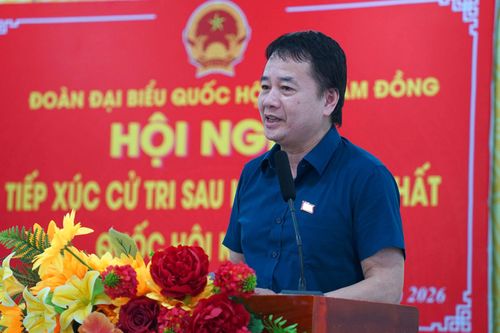 Đồng chí Phạm Nam Tiến, Ủy viên chuyên trách Ủy ban Văn hóa và Xã hội của Quốc hội phát biểu tại hội nghị