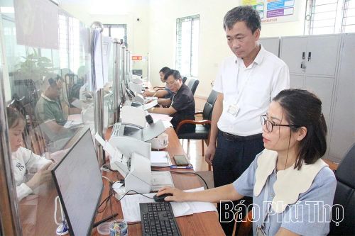 Cán bộ, công chức xã Nật Sơn phát huy tốt vai trò trong việc tham mưu cho cấp ủy, chính quyền địa phương giải quyết, tháo gỡ nhiều khó khăn, vướng mắc tại cơ sở.
