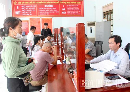 Sau gần 1 năm triển khai mô hình chính quyền địa phương 2 cấp, đội ngũ cán bộ, công chức xã Kim Bôi đã từng bước nâng cao chất lượng chuyên môn, tạo được niềm tin cho Nhân dân.