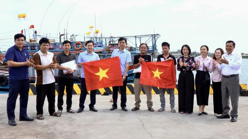 Các địa phương, đơn vị triển khai nhiều hoạt động nhằm tiếp sức cho ngư dân vươn khơi, bám biển - Ảnh: T.A
