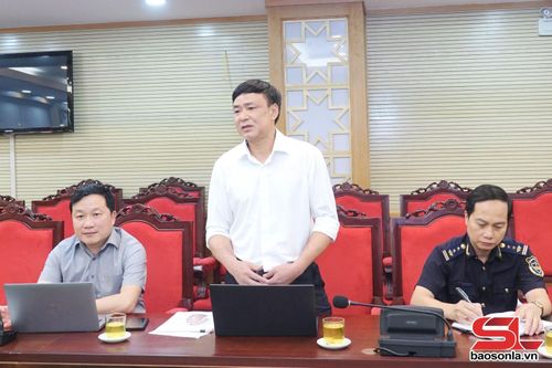 Lãnh đạo Sở Xây dựng phát biểu.