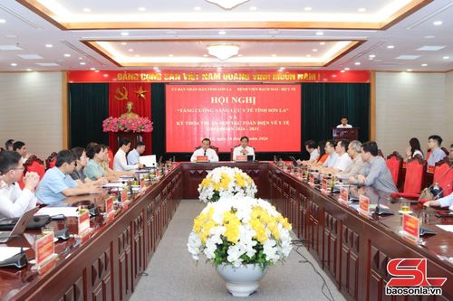 Hội nghị "Tăng cường năng lực ký tế tỉnh và Ký thỏa thuận hợp tác toàn diện về y tế" giữa UBND tỉnh và Bệnh viện Bạch Mai. Ảnh PV