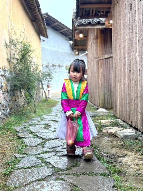 Nét đáng yêu của em bé người Mông.