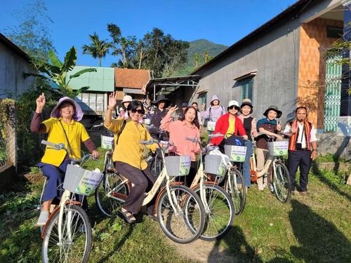 Dự án hỗ trợ xe đạp phục vụ du lịch trải nghiệm tại các làng đồng bào dân tộc thiểu số của xã Bình Phú. Ảnh: H.P