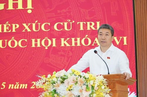 ĐBQH Phan Anh Sơn phát biểu tại hội nghị