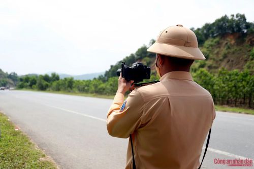 Đội CSGT số 11 khuyến cáo người tham gia giao thông cần chú ý quan sát hệ thống biển báo, nhất là tại khu vực đông dân cư và khi ra, vào khu vực này; đồng thời tuân thủ quy định về tốc độ, giữ khoảng cách an toàn để bảo đảm an toàn cho chính mình và người khác.