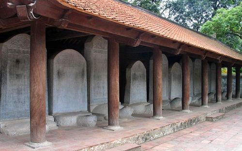 Bia tiến sĩ thời Lê còn lại đến ngày nay, hiện ở Văn Miếu - Quốc Tử Giám. 
