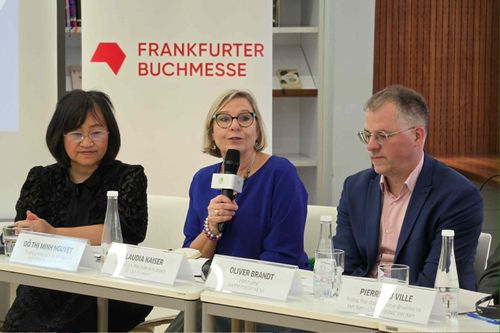 Bà Claudia Kaiser- Phó Chủ tịch phát triển Hội chợ sách Frankfurt cho biết Hội sách đem đến những cơ hội lớn cho dịch giả và nhà xuất bản Việt Nam giao lưu quốc tế. Ảnh: PV