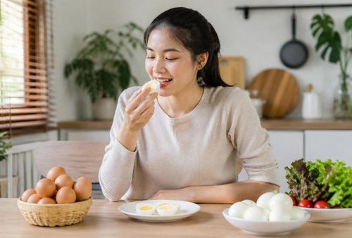 Trứng luộc là một trong những thực phẩm phổ biến trong bữa ăn hằng ngày của người Việt.