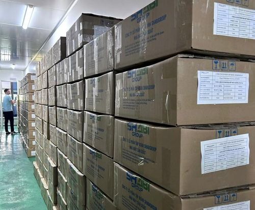 Hàng hóa thành phẩm của Công ty Shabigroup chờ giao cho đơn vị phân phối. Ảnh: CAHP