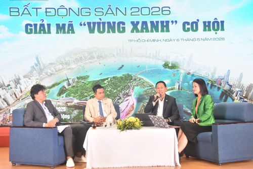 Các chuyên gia chia sẻ tại talkshow "Bất động sản 2026: Giải mã Vùng xanh cơ hội". Ảnh: BTC.