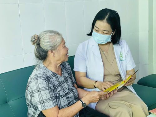 Mỗi cá nhân sẽ được lập Sổ sức khỏe điện tử để quản lý sức khỏe toàn diện theo vòng đời, từng bước giảm gánh nặng chi phí y tế cho nhân dân. Ảnh: Sở Y tế Cần Thơ