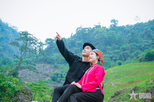 Hình ảnh tái hiện chuyện tình chàng Minh, nàng Nhinh gắn với chợ Phong Lưu Sơn Vĩ - biểu tượng cho nét đẹp văn hóa và những lời hẹn ước của đồng bào vùng cao.