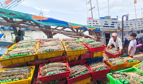  Ngư dân Trần Đề chuẩn bị ra khơi đánh bắt 