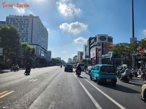 Đường Cộng Hòa vốn là trục giao thông huyết mạch kết nối khu vực Tây Bắc TP HCM với sân bay Tân Sơn Nhất và khu vực trung tâm. Đây cũng là một trong những tuyến đường chịu áp lực giao thông lớn nhất TP, thường xuyên xảy ra ùn tắc, kẹt xe.