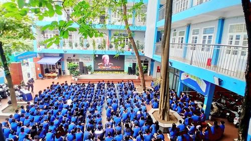 Thầy trò cùng xem bộ phim tài liệu “VTV Đặc biệt – Điện Biên Phủ nhìn từ nước Pháp”.