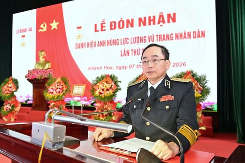 Phó Đô đốc Trần Thanh Nghiêm - Tư lệnh Hải quân phát biểu tại buổi lễ.