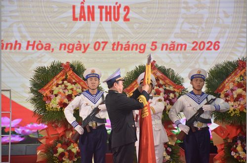 Phó Đô đốc Trần Thanh Nghiêm, Tư lệnh Quân chủng Hải quân gắn danh hiệu Anh hùng LLVT nhân dân cho Lữ đoàn 146