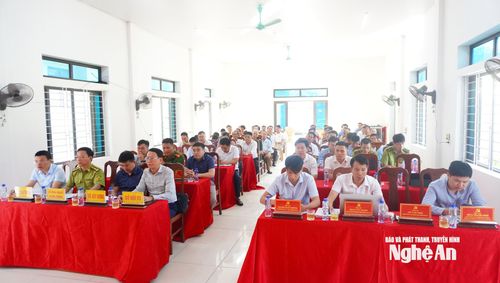 Quang cảnh buổi tiếp xúc cử tri. Ảnh: Phan Trung Tú