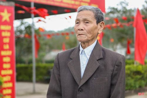 Cựu binh Bùi Văn Dào (quê ở xã Hồng Lộc) - nguyên chiến sỹ Đại đoàn 308, tham gia Chiến dịch Điện Biên Phủ năm 1954.